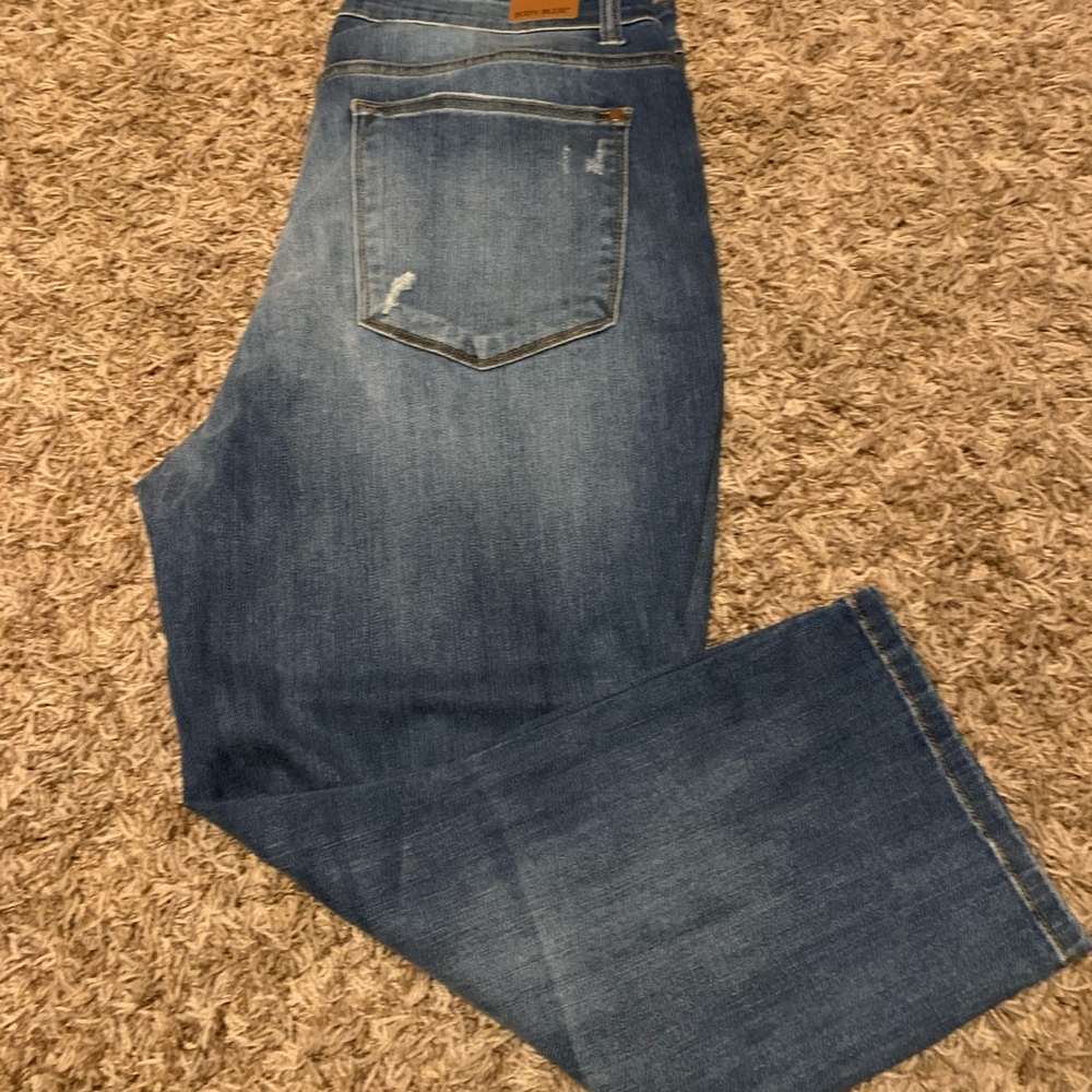 Judy Blue Distressed Capri